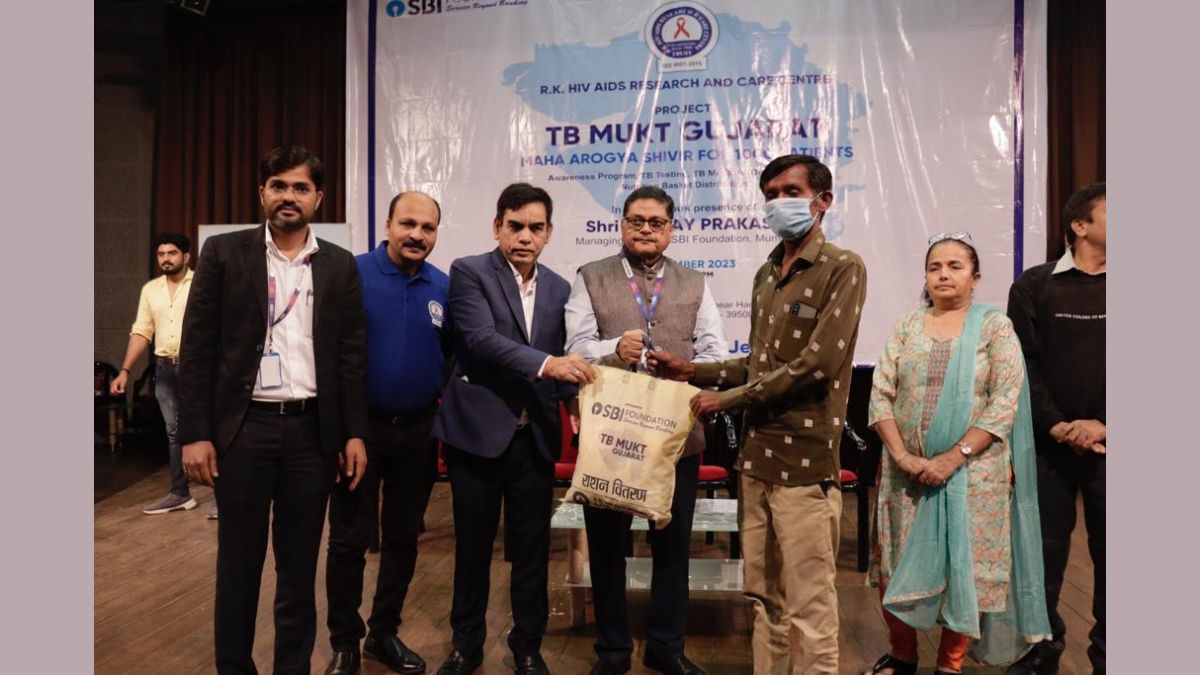 Sanjay Prakash, MD, and CEO of SBI Foundation and Dr Dharmendra Kumar graced the TB-free Maha Arogya Shivir in Surat, Gujarat