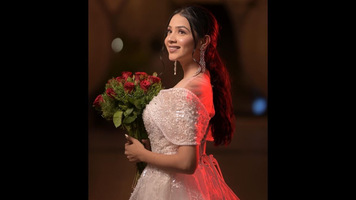 अभिनेत्री सानिका भोईटे का स्टनिंग अंदाज