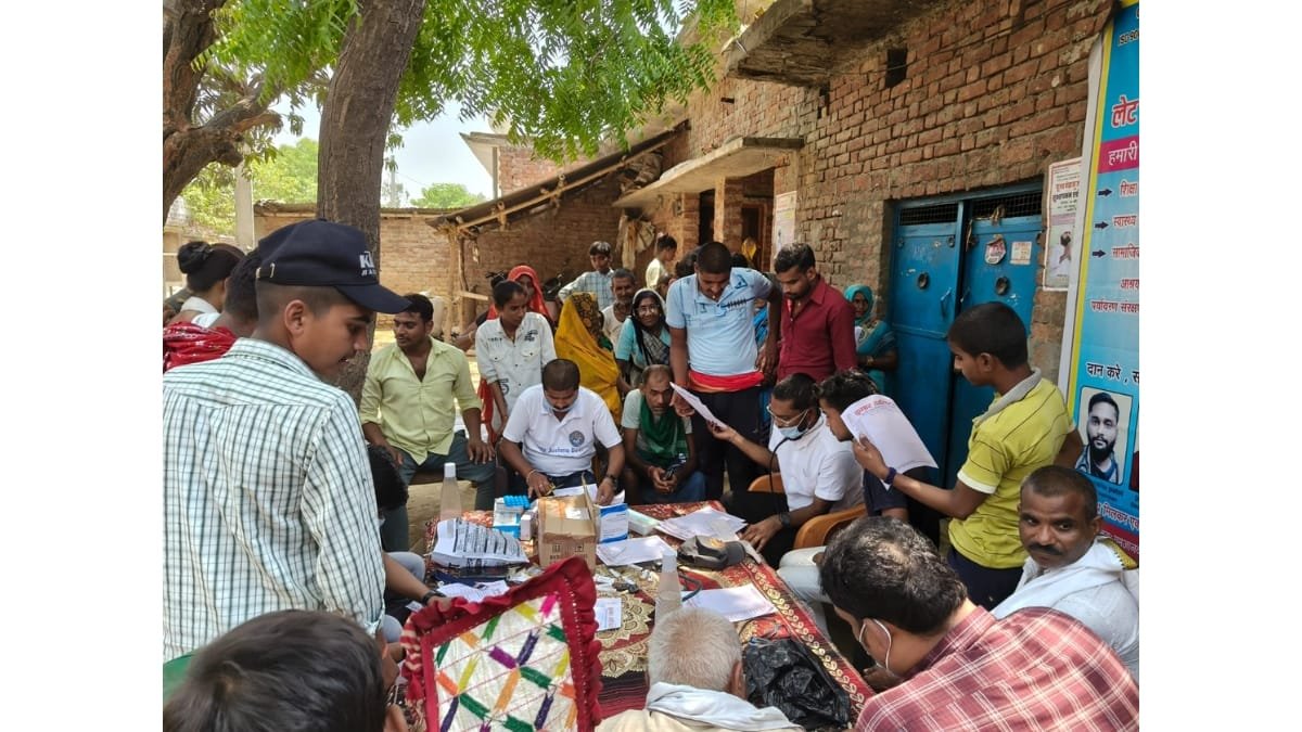 निःशुल्क स्वास्थ्य शिविर आयोजित – डॉ. दिव्यांशु पटेल, लहबरपुरवा