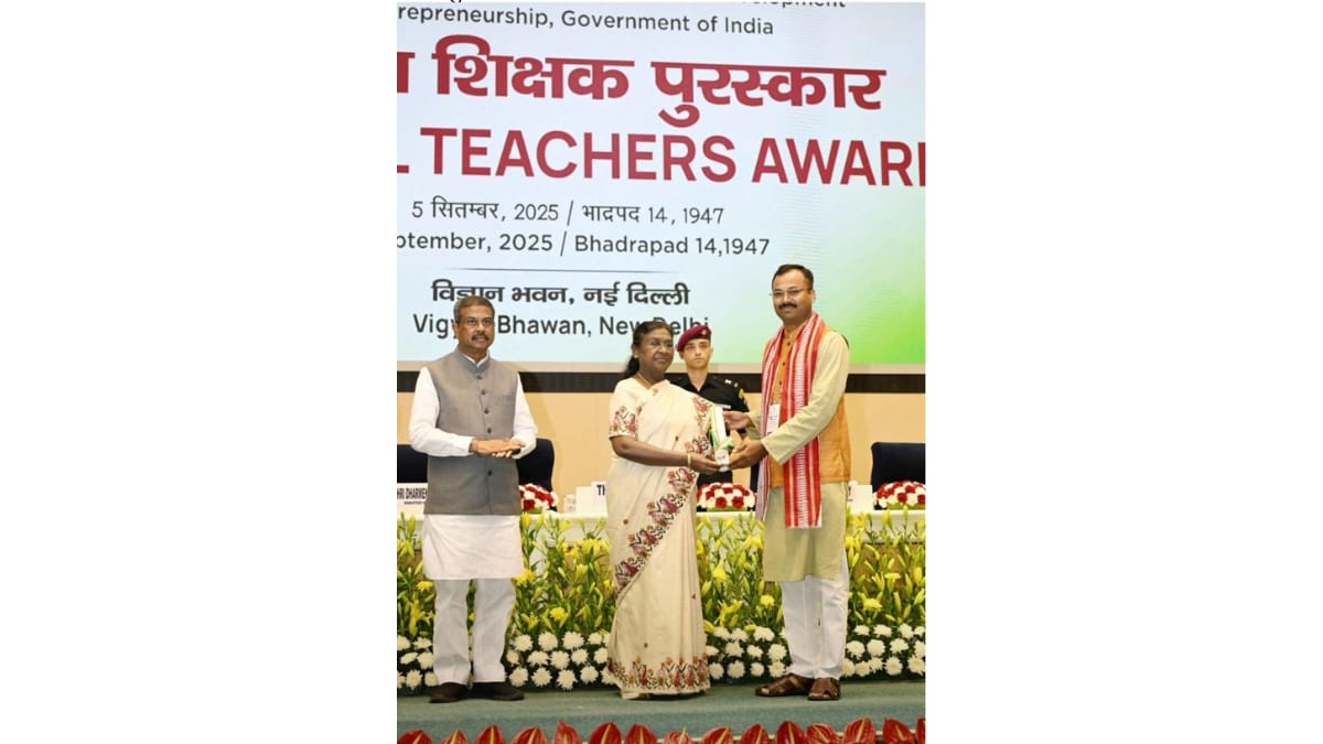 डॉ. अमित कुमार द्विवेदी उच्च शिक्षा में उत्कृष्ट योगदान हेतु राष्ट्रीय शिक्षक पुरस्कार से सम्मानित